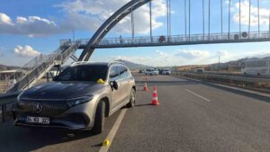 gaziantepte yolun karsisina gecerken otomobilin carptigi cocuk hayatini kaybetti 7isKwCe2.jpg